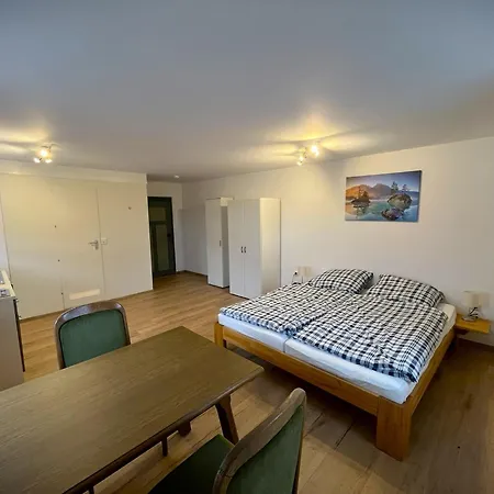 Weisses Ross Apartment *